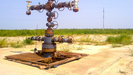 Equipment of an oil well. Shut off valves and service equipment