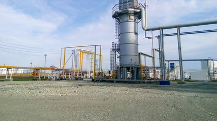 Furnace for heating oil at the refinery