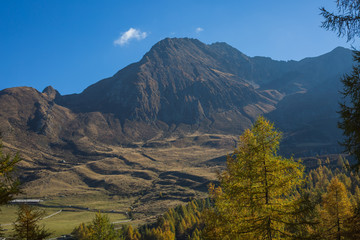 Blick auf die Südtiroler Berge bei Meran