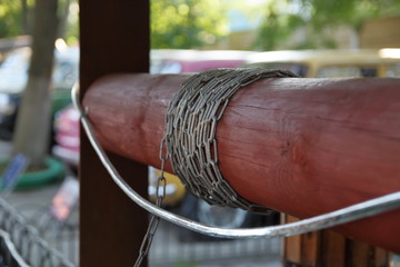 Chain on the well