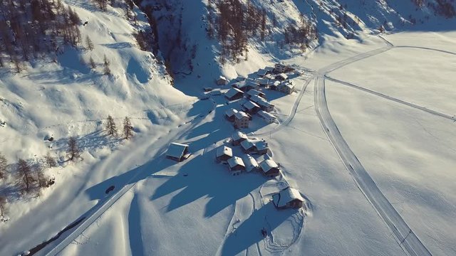 petit village en hiver - Suisse