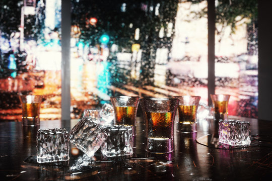 Drinks in Bar auf Tresen
