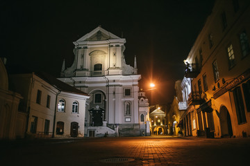 Fototapeta na wymiar Vilnius, Lithuania: the Gate of Dawn st. Teresa church, one of its most important historical, cultural and religious monuments at night