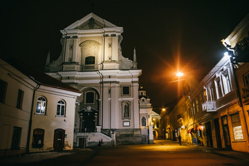 Fototapeta na wymiar Vilnius, Lithuania: the Gate of Dawn st. Teresa church, one of its most important historical, cultural and religious monuments at night