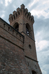 Fototapeta na wymiar Torre dell'orologio a Brisighella