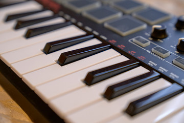 electronic piano keyboard