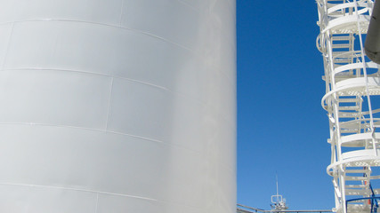 The tank with water and a ladder.