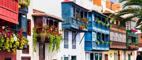 Keuken foto achterwand Canarische Eilanden Traditional colonial architecture of Canary islands . capital of La palma - Santa Cruz with colorful balconies