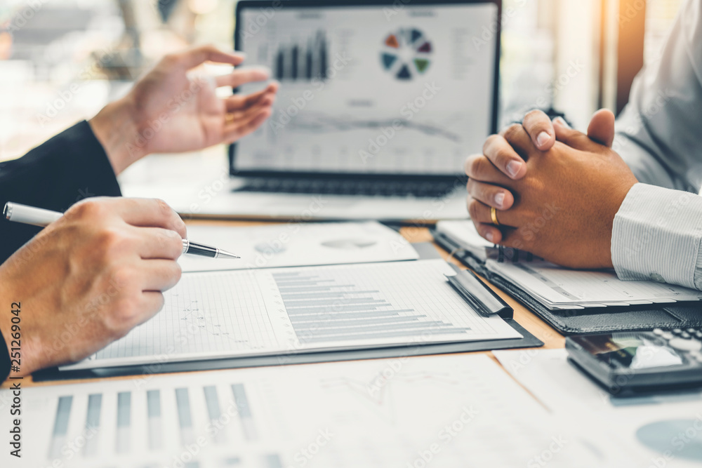 Aufkleber consulting co-working business team meeting planning strategy analysis investment and saving concept