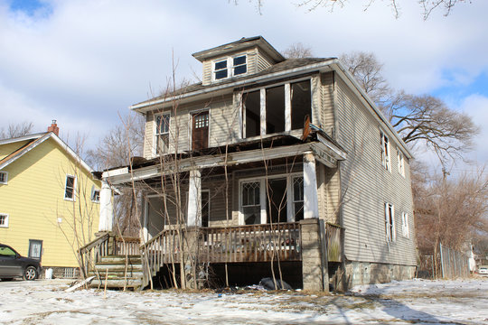 Detroit Abandoned American Foursquare Home In Martin Park In Winter