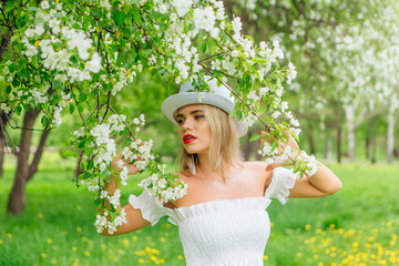 Sexy modern bride in white cylinder hat