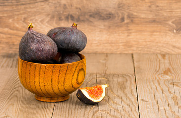 fresh fig fruits in wooden plate