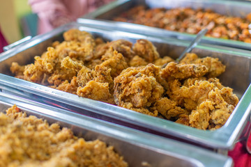 Fried Chicken serve in tin basket