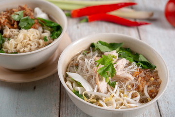 Soup noodles with chicken