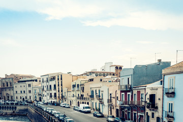 Obraz premium Old buildings in seafront of Ortygia (Ortigia) Island, Syracuse, traditional architecture of Sicily, Italy.