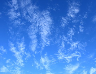 Wunderschöne Wolkengebilde am Himmel