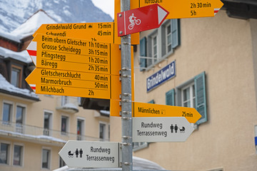 Wanderwegweiser, Grindelwald, Berneroberland, Schweiz