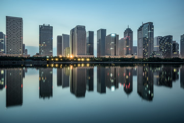 Fototapeta premium nowoczesne miasto nabrzeża w centrum miasta, Chiny.