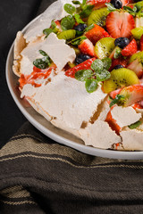 Pavlova cake