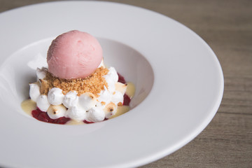 strawberry ice cream meringue 