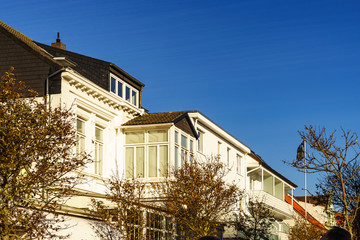 weiße Häuser auf Norderney