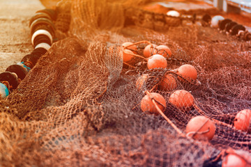 Fishing net with round floats