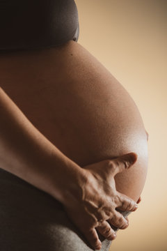 Profilbild eines wachsendesn Babybauches / Schwangerschaft