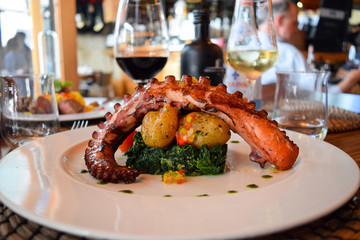 Grilles octopus, potato, red wine glass