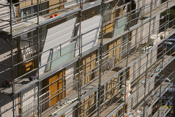 échaffaudage, rénovation de façade d'immeuble, isolation thermique externe