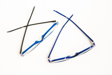 Naklejka premium Two glasses in the blue frame on a white ground, flat lay