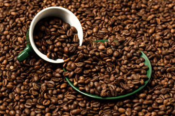 mug with grains of coffee
