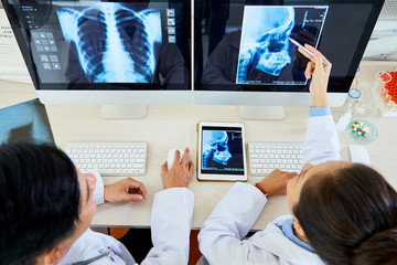 Doctors working in team