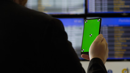 Using the smartphone at the airport, Chroma Key Screen	
