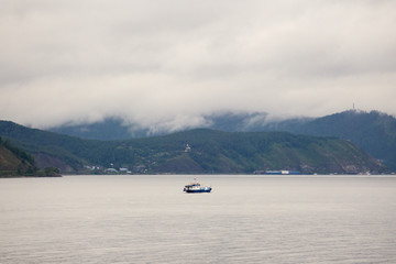 Obraz premium ship and lake