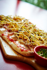 Ham and marinated spring onion pizza