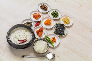 ソルロンタン　韓国のスープ　Korean white soup Seolleongtang