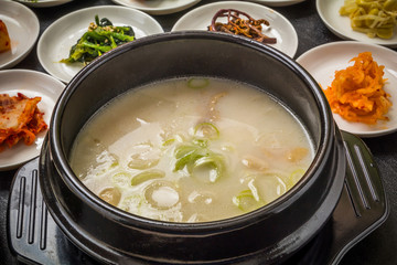ソルロンタン　韓国のスープ　Korean white soup Seolleongtang