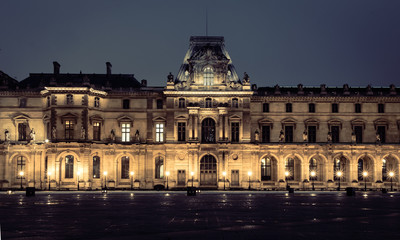Obraz premium Louvre Building