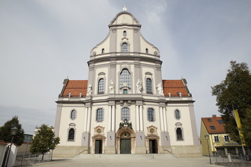 Fototapeta na wymiar Church in Altoetting