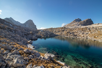 Fototapeta na wymiar beautiful mountain lake on a clear day