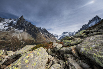 Die wunderbare Bergwelt des Wallis im Herbst 
