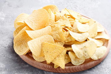 Potato chips on cutting board