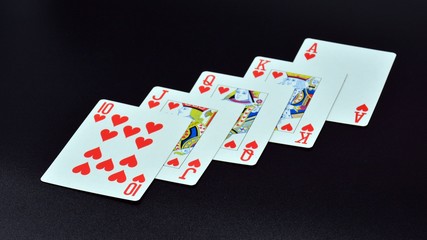 Escalera de color sobre fondo negro