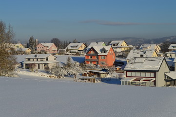 Es ist Winter. Au&szlig;erhalb der Stadt