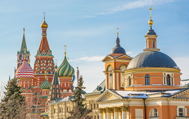 Fototapeta na wymiar Bright multicolored church domes of Moscow
