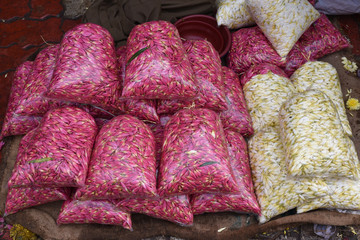 Sachets de fleurs au marché de Madurai, Inde du Sud