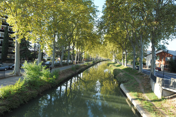Fototapeta na wymiar Canal du Midi à Toulouse