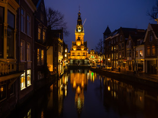 Kirche mit Spiegelung in Alkmaar Niederlande