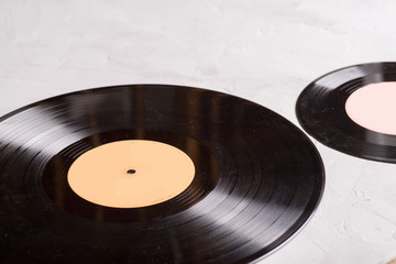 gramophone record of different sizes on a light background - obrazy, fototapety, plakaty