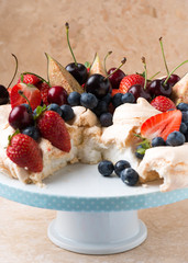 Pavlova with berries